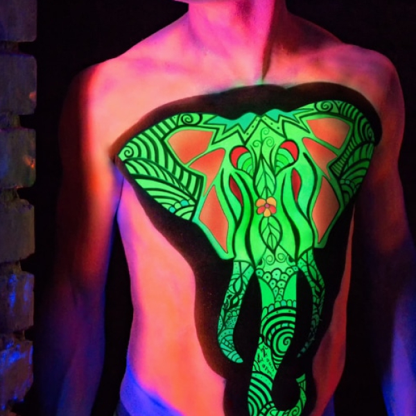 006 Bodypainting UV Elefant