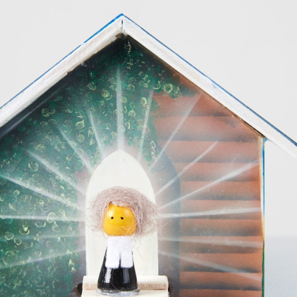 005 Kunst Airbrush Spende Holzhaus Gestaltung Bemalung Sonderaktion Kirche Opferkästchen