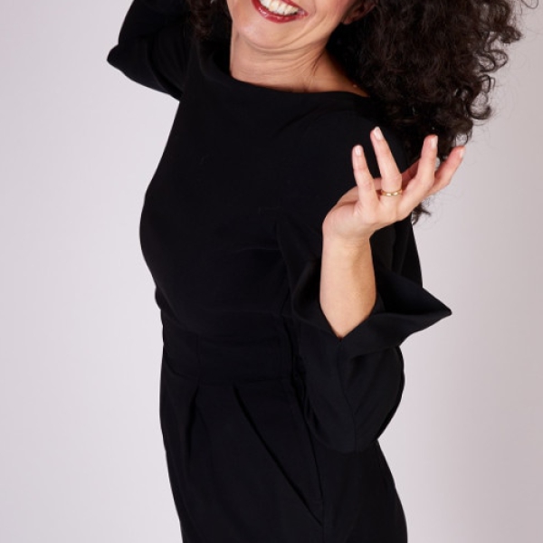 016 People Lockige Haare Styling Make Up